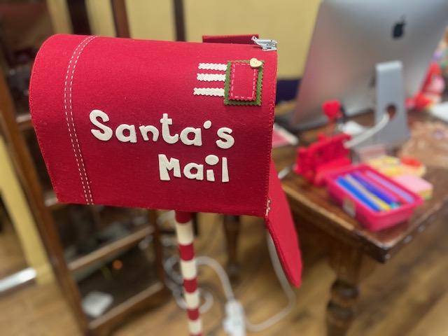 buca delle lettere di babbo natale lo studio di via curtatone milano